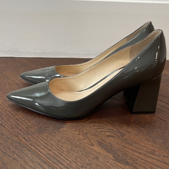 MARC Fisher Grey Patent Leather Pumps Size 8.5 - Picture 3 of 7